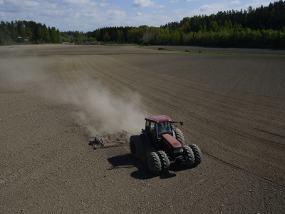 Kevätsää temppuili tauon toukotöihin