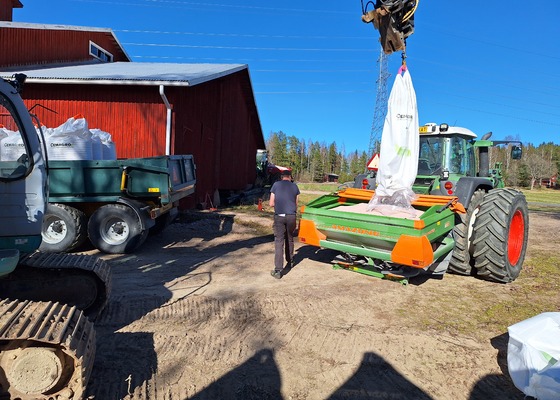 Kevättöitä kuminamailla - öljyhampun kylvöille ilmojen lämmettyä